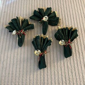Elegant Green and Gold Napkin Set - Christmas - Table Wear - Holiday